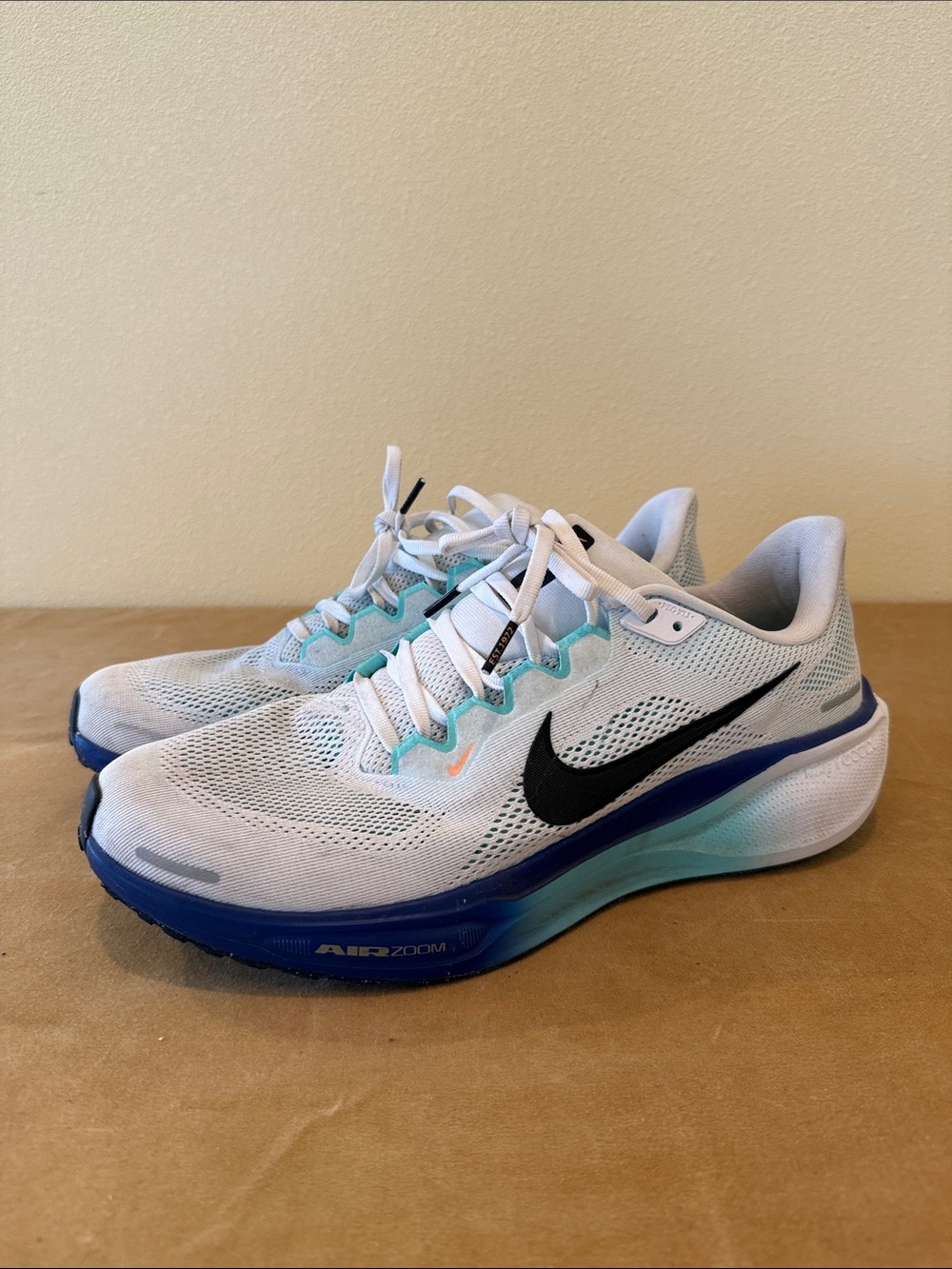 Nike White Black Running Shoes with Teal and Blue Details